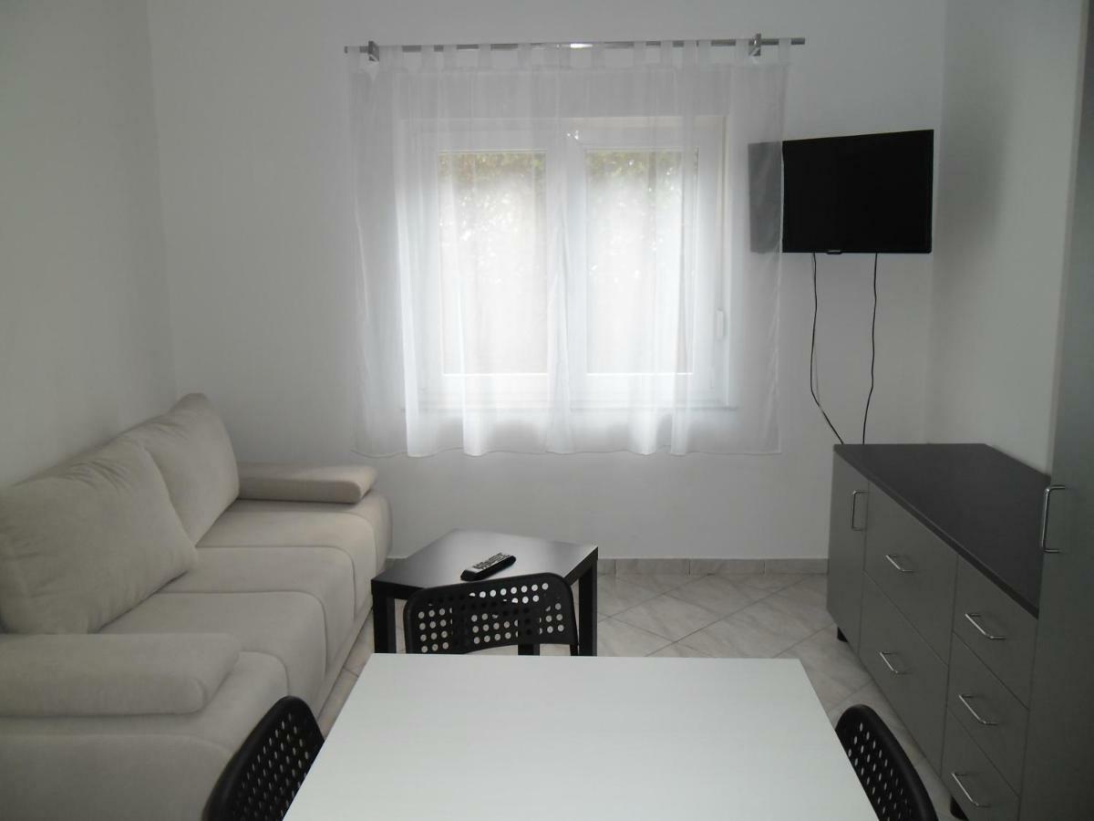 Apartmani Nena Povljana Buitenkant foto